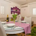 Apartamento Priska1700 *