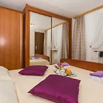 Priska1700 Split