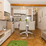Priska1700 Split