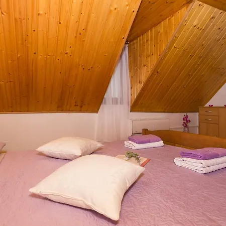 Priska1700 Apartman *