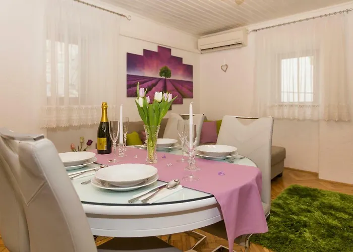 Apartman Priska1700 *