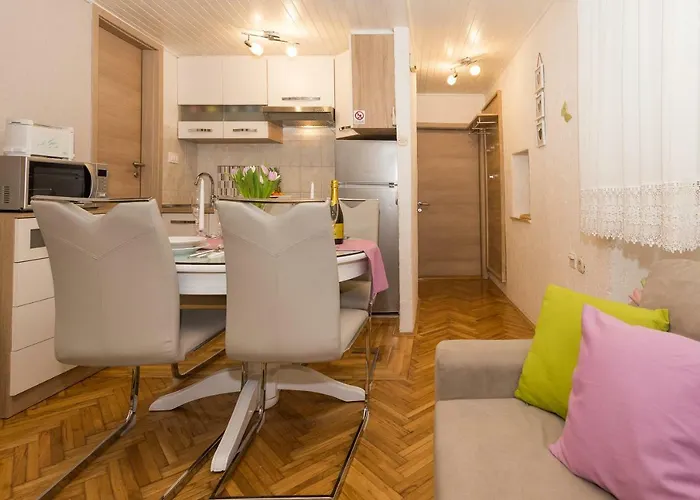 Priska1700 Apartman *