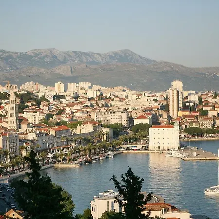 Priska1700 Apartmán *