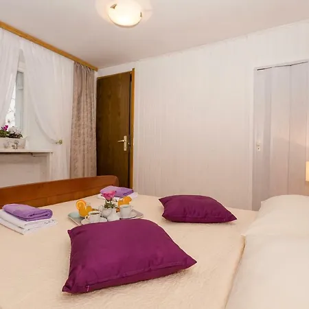 Priska1700 Apartmán *