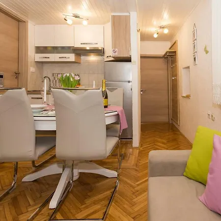 Priska1700 Apartmán *